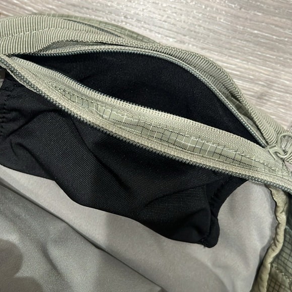 Dakine mission backpack. NWOT - Picture 8 of 9
